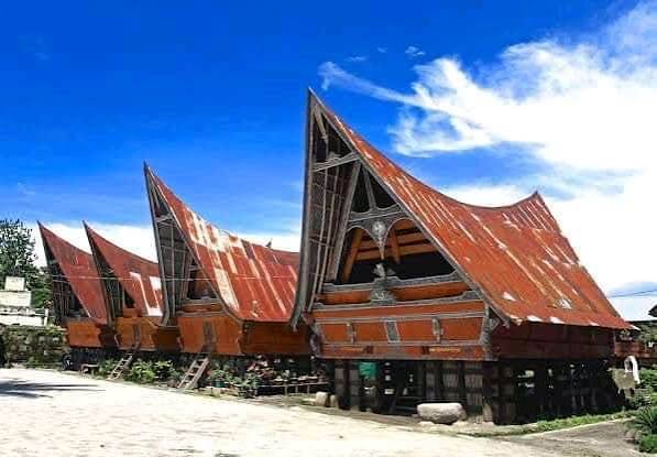Rumah Adat Batak Toba Sionggang Utara