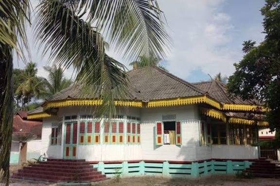 Rumah Adat Bagas Godang Huristak